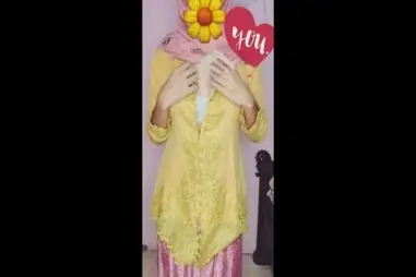Bokep Jilbab Kebaya Pink Pamer Susu Mantap